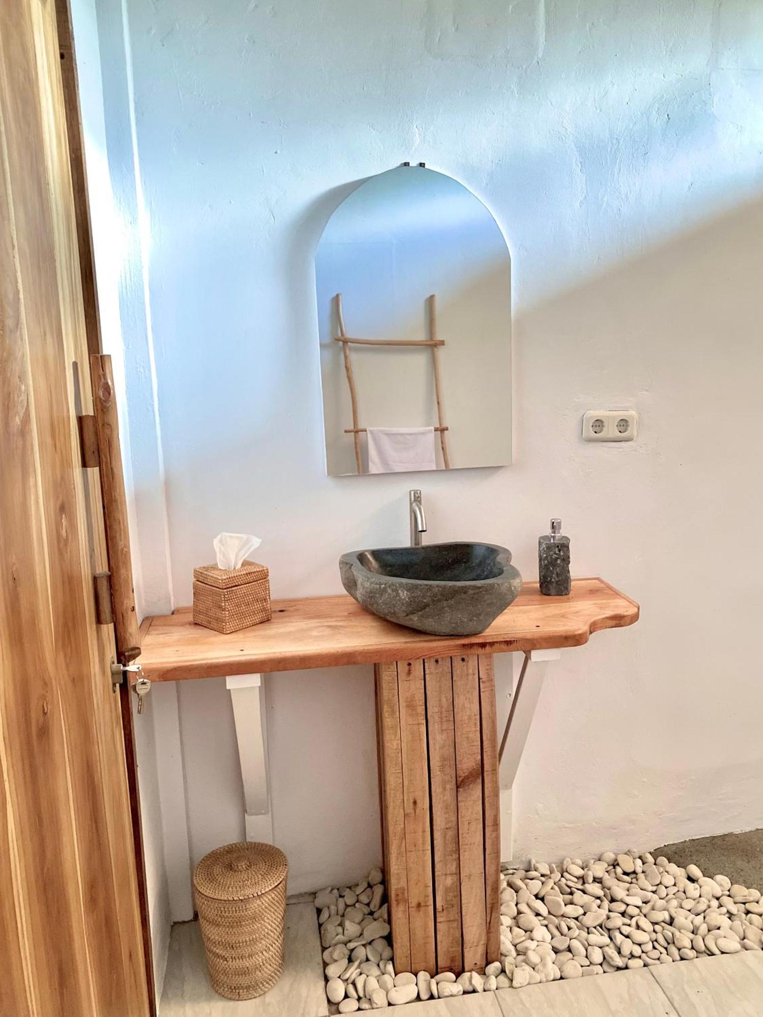 Ripbowl Guest House Селонг Беланак Екстериор снимка